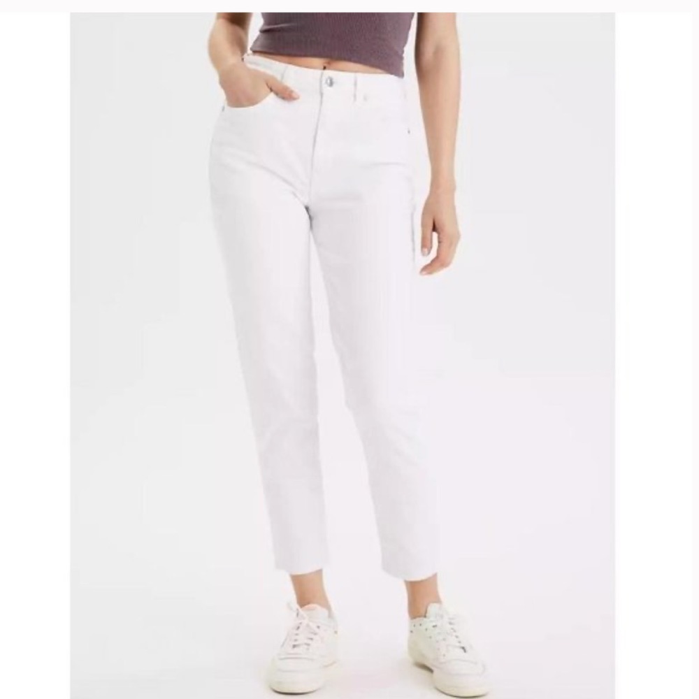 American Eagle white Mom jeans . Size 00 New